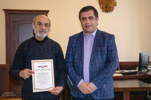 Մարզպետ Արամ Խաչատրյանը շնորհավորագրով պարգևատրեց վաստակաշատ պարուսույց և մանկավարժ Լյովա Դերձյանին