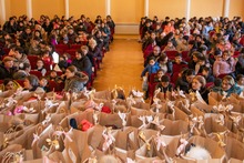 Նվերներ ստացան մարզի սոցիալապես անապահով ընտանիքների  շուրջ 200 երեխաներ