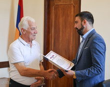 Պարգևատրվել է վաստակաշատ քանադակագործ Սարգիս (Սևո) Ղարիբյանը Պարգևատրվել է վաստակաշատ քանադակագործ Սարգիս (Սևո) Ղարիբյանը
